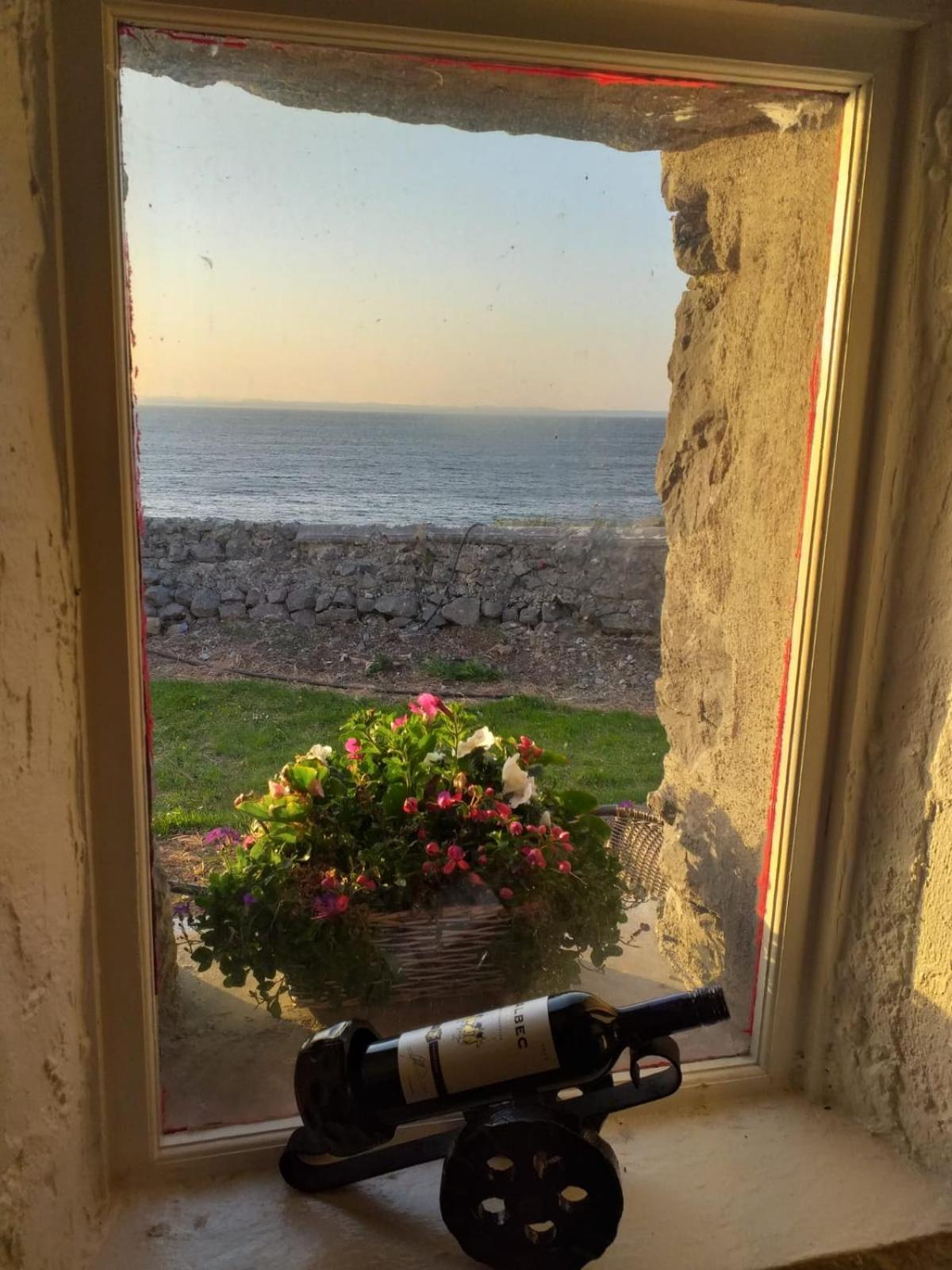 1844 Seascape Cottage Is Located On The Wild Atlantic Way Fanore Exteriör bild